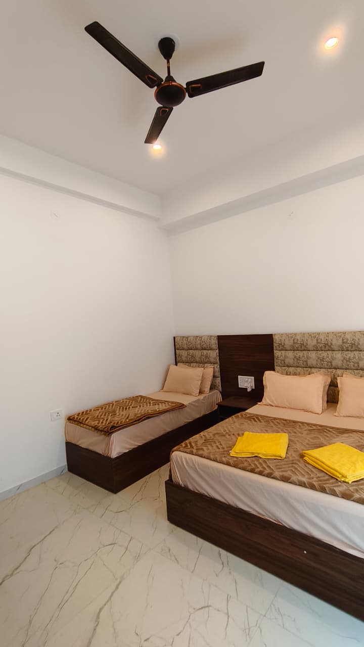 Evening Ganga aarti ceremony at Uttarkashi